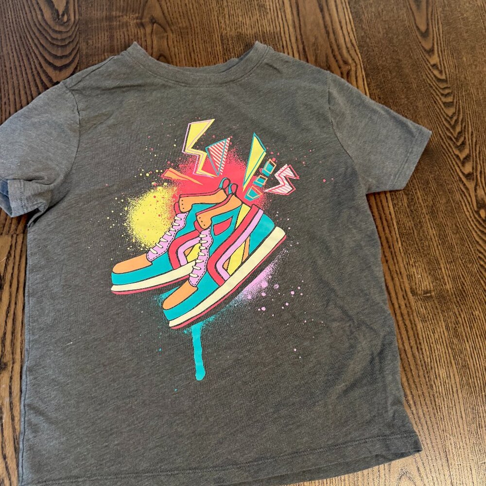 Girls Gray Graphic Sneaker T-shirt